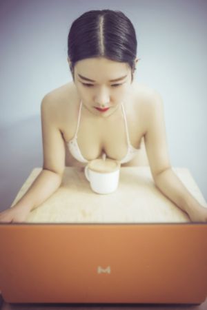 四虎国产精品免费永久在线_720免费在线播放